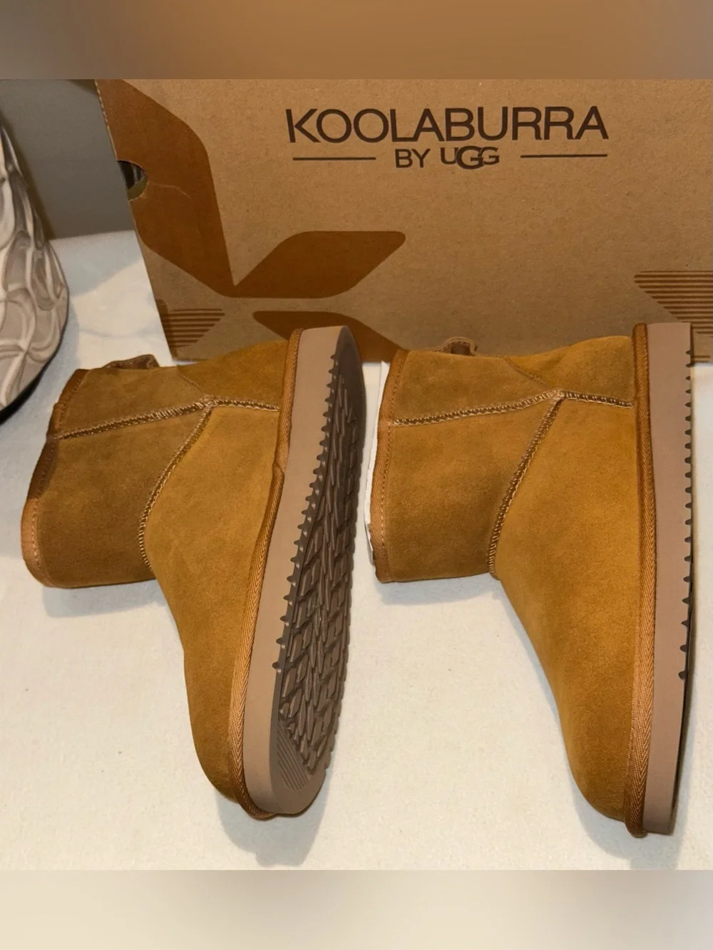 Koolaburra by UGG Classic Mini boots in a chestnut suede colorway S 8 NIB